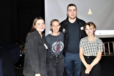 Leikfélag VMA sýnir Lísu í Undralandi