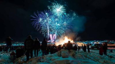 Brenna og flugeldasýning á Akureyri á gamlárskvöld