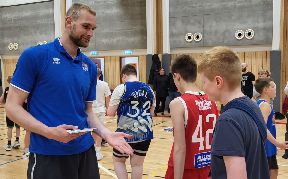 Tryggvi Snær hjálpaði til á körfuboltanámskeiði Þórs